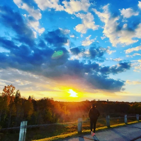 Meet your Posher, Julie - Picture 1 of 4